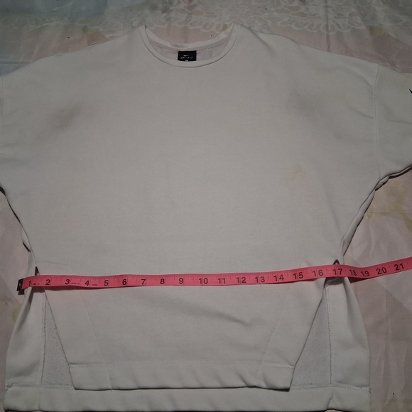 Nike White Top - Picture 5 of 8